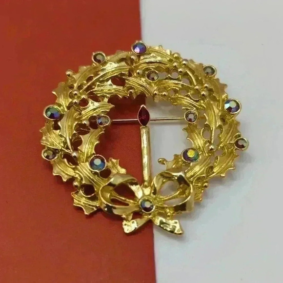 Holiday Pin Brooch - Picture 1 of 5